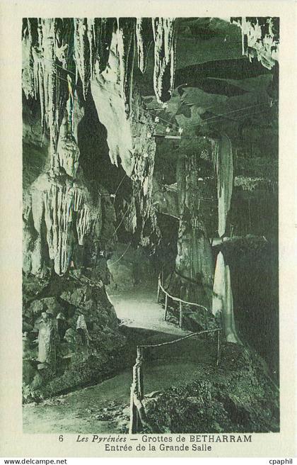 CPA Les Pyrenees Grottes de Betharram Entree de la Grande Salle