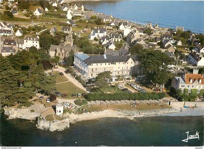 CPM Locquirec L'Hotel des Bains et l'eglise