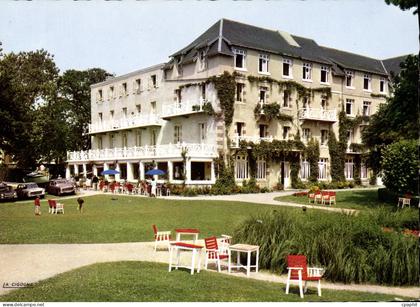 CPSM Locquirec Le Grand Hotel Des Bains