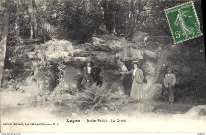 CPA Lucon Jardin Public La Grotte