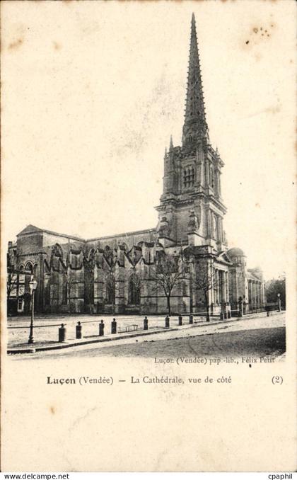 CPA Lucon La cathedrale Vue de cote