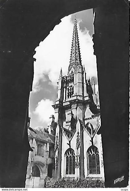 CPSM Luçon La Cathédrale - vue sur le Cloître