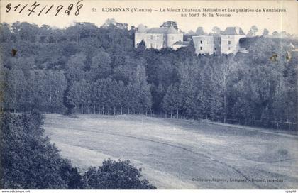 CPA lusignan le vieux chateau Melusin et les prairies de Vauchiron au bord de la Vonne