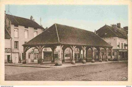 95 - Luzarches - La Halle - CPA - Voir Scans Recto-Verso