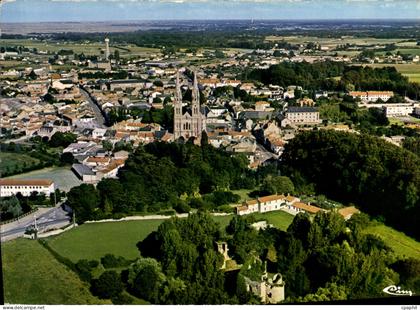 CPSM Machecoul Loir Atl vue generale aerienne au premier plan le chateau de Gilles de Rais dit Barbe