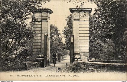 Maisons Laffitte CPA La grille du nord (cycliste)