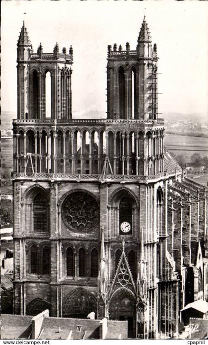 CPA Mantes la jolie La cathedrale