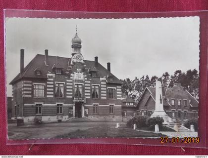 CPSM - Marcoing - Hôtel de Ville et Monument Aux Morts