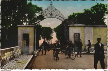 CPA MARQUISE Sortie d'Ateliers de l'Usine Métallurgique (979827)