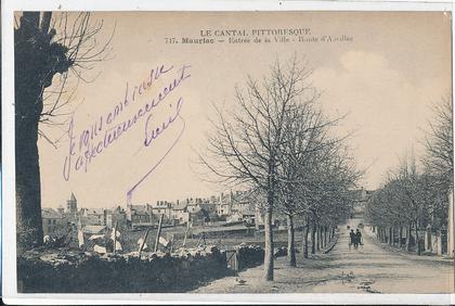 V 684 /CPA  MAURIAC  (15)  ENTREE DE LA VILLE ROUTE D'AURILLAC