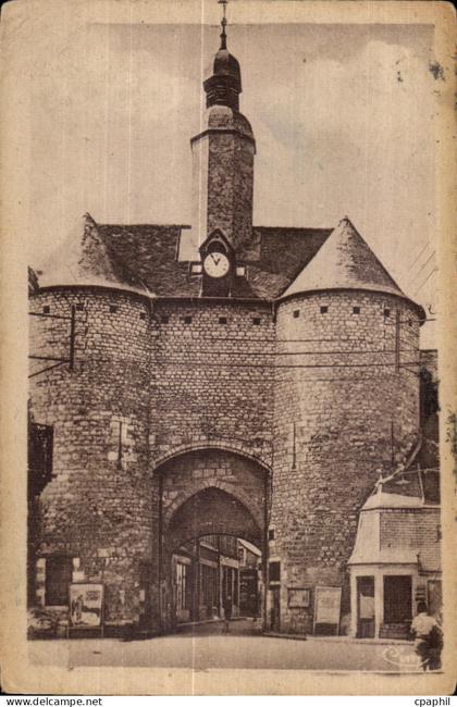 CPA Mehun sur Yevre (Cher Porte de la Ville L Horloge