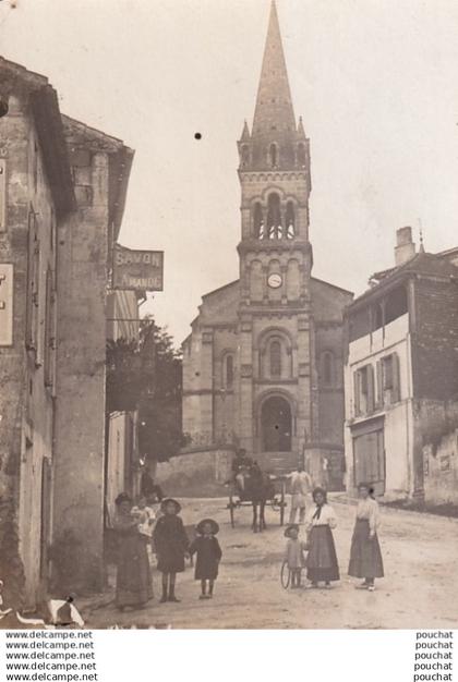 R18-47) MEILHAN SUR GARONNE - PHOTO -  RUE DE L ' EGLISE - ANIMATION - HABITANTS - ATTELAGE CHEVAL - ( 2 SCANS )
