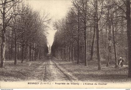 CPA Mennecy S et O Propriete de Villeroy l'Avenue du Clocher
