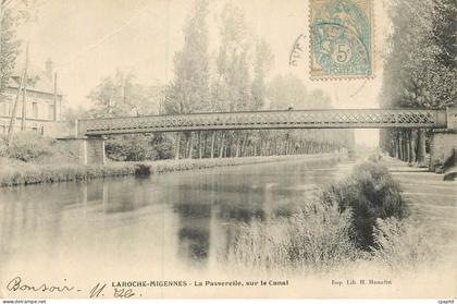 CPA Laroche Migennes La Passerelle sur Le Canal