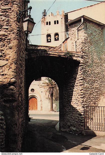 66 MILLAS LE PORCHE ET LE CLOCHER