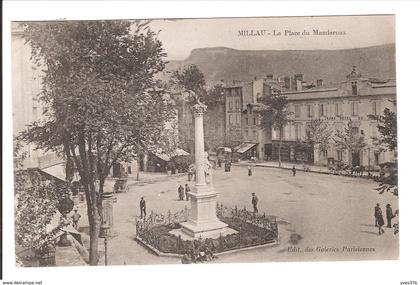 MILLAU - La place du Mandaroux
