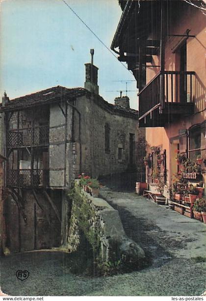 82 MONTAIGU DE QUERCY VIEUX QUARTIER