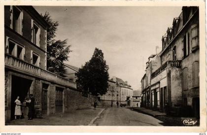 CPA MONTAIGUT-en-Combraille (P.-de-D.) - Grande Rue (220945)