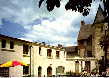 CPSM Montreuil Bellay La Cour Interieure Splendid hôtel
