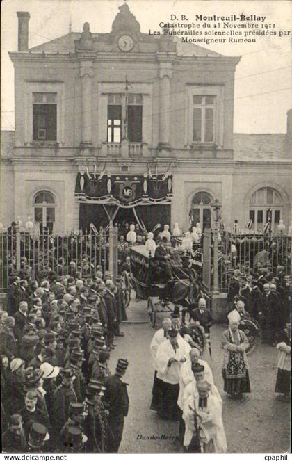 Montreuil Bellay - Catasrophe de Novembre 1911 - Les Funerailles solennaire CPA