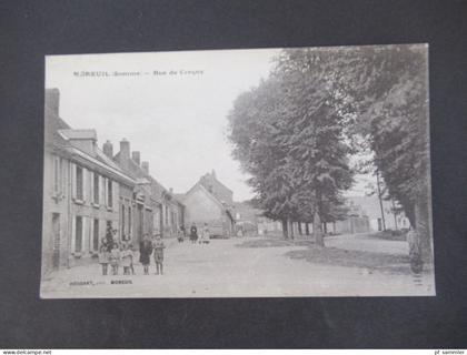AK Frankreich um 1910 MOREUIL (Somme) Rue de Crequy / Photogr. Houdart, Moreuil / kleine Straße mit Cafe