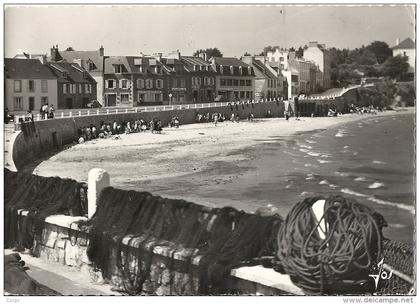 CPSM Morgat - plage de sable fin à côté du port