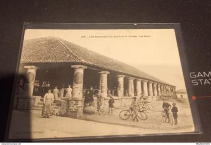 LES MOUTIERS LES MAUXFAITS- N°2699*-    les halles