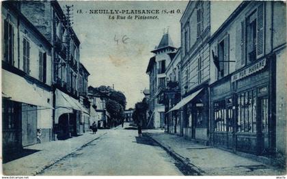 CPA NEUILLY-PLAISANCE La Rue de Plaisance (569509)