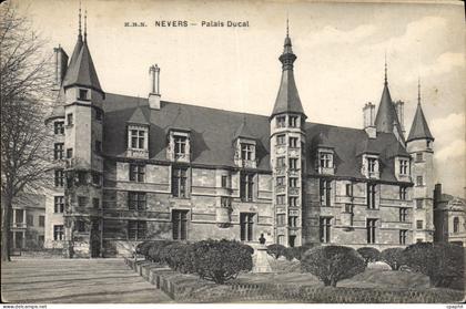 CPA Nevers Palais Ducal