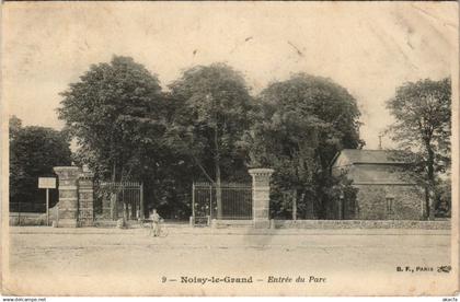 CPA Noisy le Grand - Entree du Parc (124064)