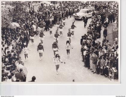 Défilé Fête populaire majorette défilés majorettes  ( Clermont ? ) défilé rue Studio photo LA FONTAINE Noisy Le Grand