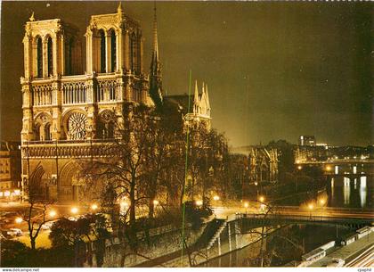 CPM Paris la nuit La Cathedrale Notre Dame de Paris Illuminee