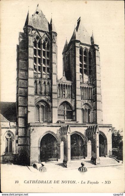 CPA Cathedrale de Noyon La Facade