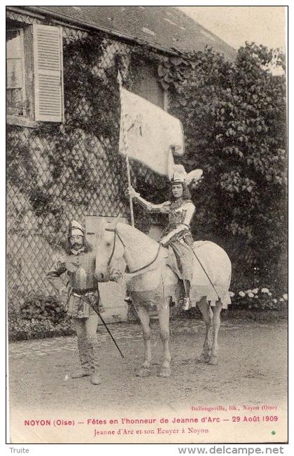 NOYON FETES EN L'HONNEUR DE JEANNE D'ARC 29/08/1909 JEANNE D'ARC ET SON ECUYER A NOYON