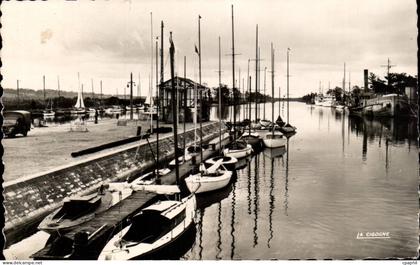 Ouistreham Riva Bella CPM Le port