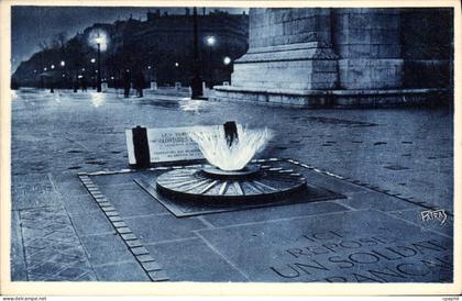 CPA Paris la Nuit La Tombe du Soldat Inconu