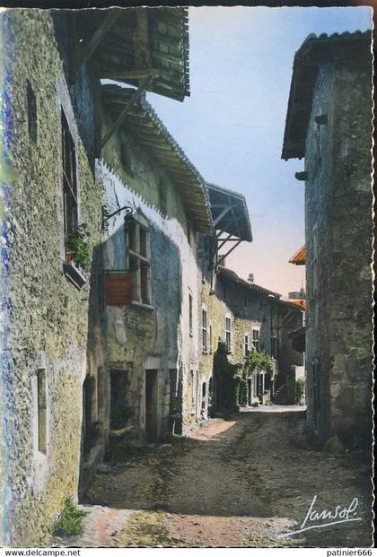 01 pérouges