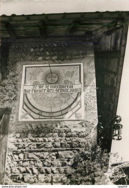 CPM Cite de Perouges Ain Cadran Solaire et Vieille Lanterne