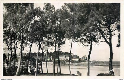 CPA Perros Guirec C du  N Sapiniere en bordure de la plage de Trestraou