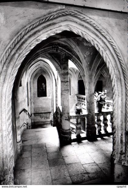 CPM Pezenas Escalier de l'Hotel Locoste