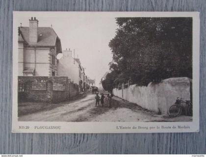 Cpa Plougasnou(29) l'entrée du bourg par la route de Morlaix