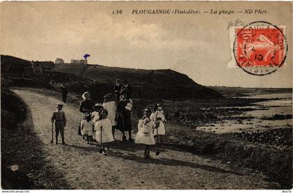 CPA PLOUGASNOU - La plage (457607)