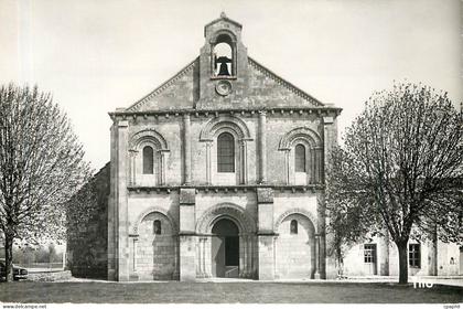 CPM Sainte Gemme Facade de l'Eglise Romane construite au XII