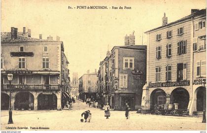 Carte POSTALE Ancienne de   PONT  A  MOUSSON - Rue du Pont