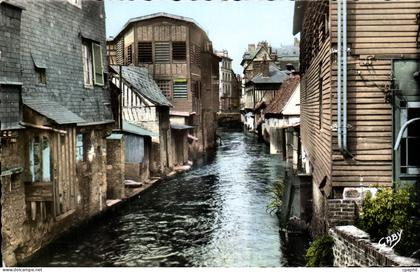 CPA Pont Audemer Vieilles maisons sur la riviere