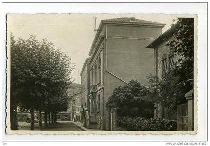 69 - PONTCHARRA SUR TURDINE . ( SUR LA PLACE DE L'EGLISE, LA MAIRIE ET UNE PARTIE DE LA CURE ).