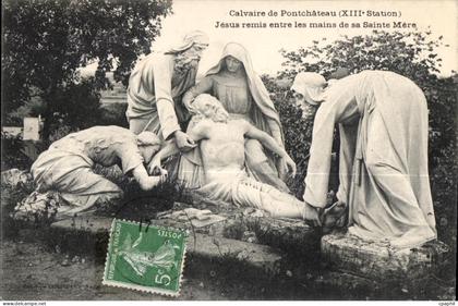 CPA Calvaire de Pontchateau (XIII Station) Jesus remis entre les mains de sa Sainte Mere