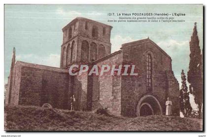 CPA Le vieux pouzauges (Vendee) L eglise