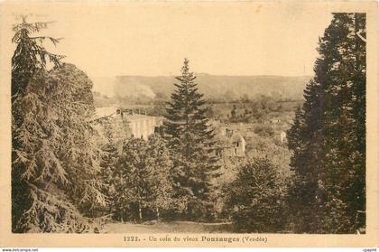 CPA Un coin du Vieux Pouzauges Vendee