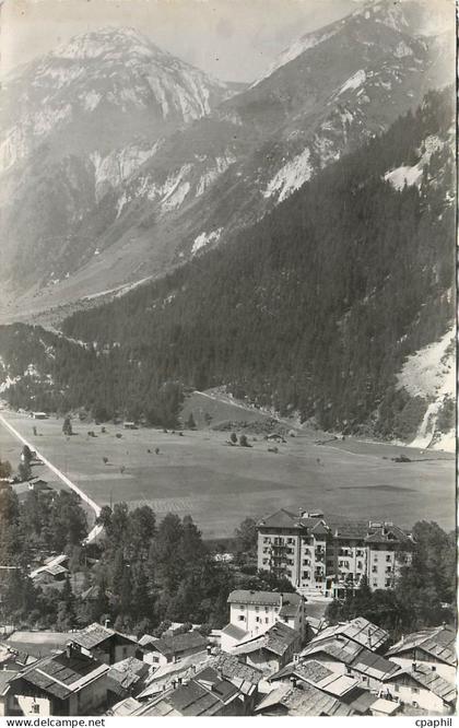 CPM Pralognan la Vanoise Sav Le Grand Hotel Village du Barioz et le Petit Mont Blanc